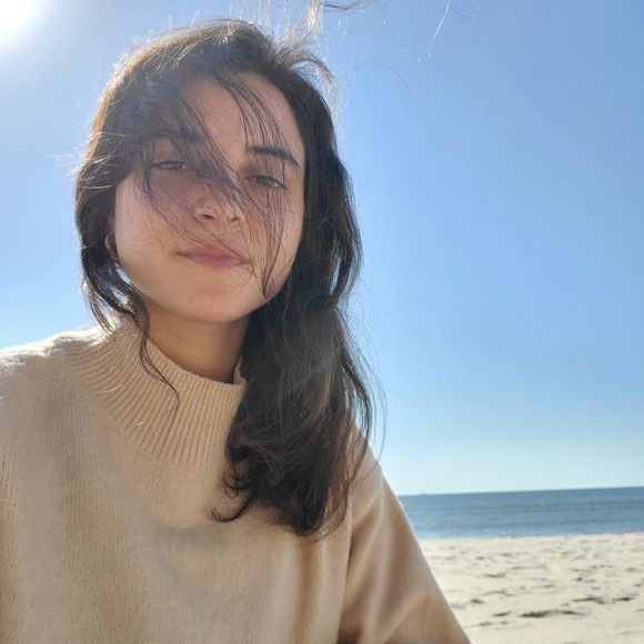 Profile Picture of Maya Rubin (@mayaiscrash) on Poshmark