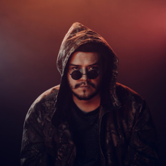 Profile Picture of Victor Prieto (@vp_fotos) on Poshmark