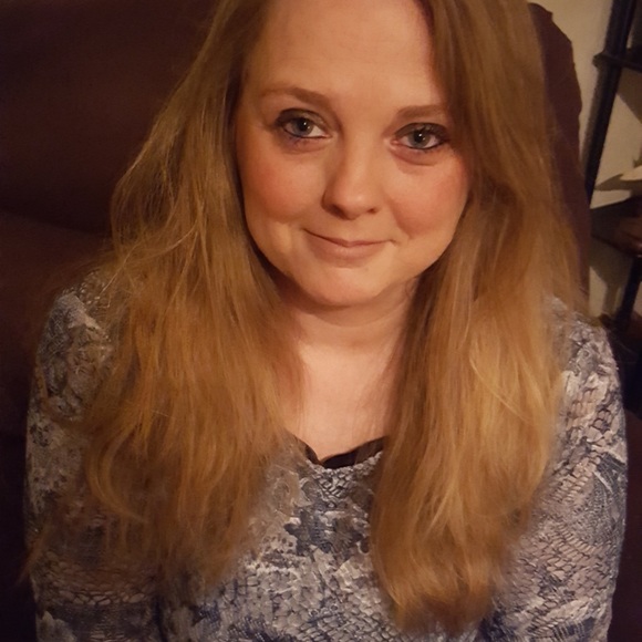 Profile Picture of Shawna Tolliver (@sosha0831) on Poshmark