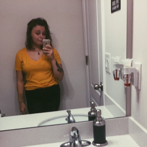 Devynn Mackynzie - Poshmark Profile Picture of Devynn Mackynzie (@devmackynzie_) on Poshmark