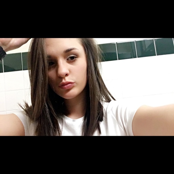 Profile Picture of Rachel Mosinski (@rachelmosinski) on Poshmark