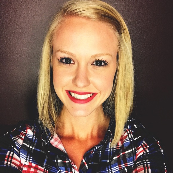 Profile Picture of Kimberly Krasko (@kimberlyk6212) on Poshmark