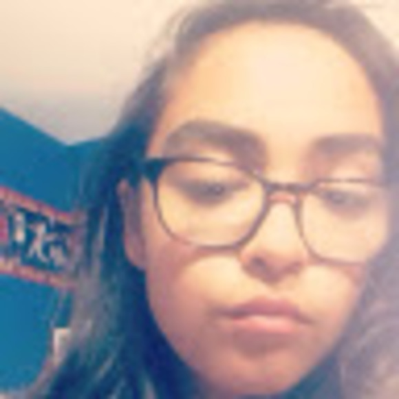 Profile Picture of Leila Wright (@leilakatewright) on Poshmark