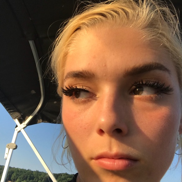 Profile Picture of Mackenzie Topoleski (@macktopoleskk) on Poshmark