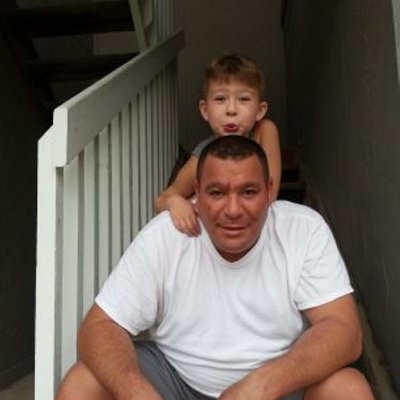 Profile Picture of Jon Wire (@SpreadnSmiles) on Twitter