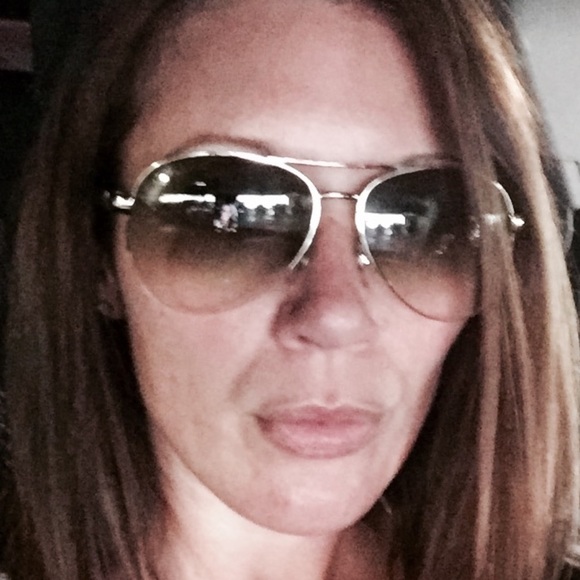 Profile Picture of Anne Rickleff (@arie21) on Poshmark