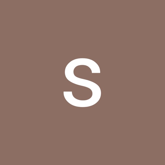 Profile Picture of S Pechinski (@bymisssadie) on Poshmark