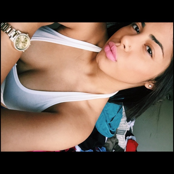 Profile Picture of Lynnette Adorno (@_lynnette) on Poshmark