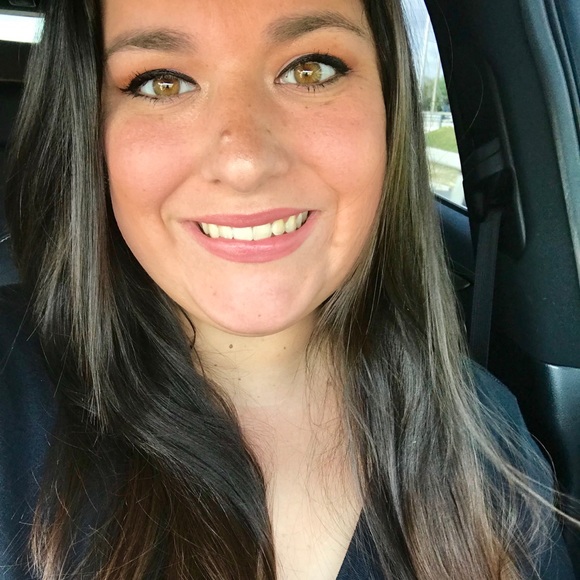 Profile Picture of Britney Ujueta (@bujueta) on Poshmark