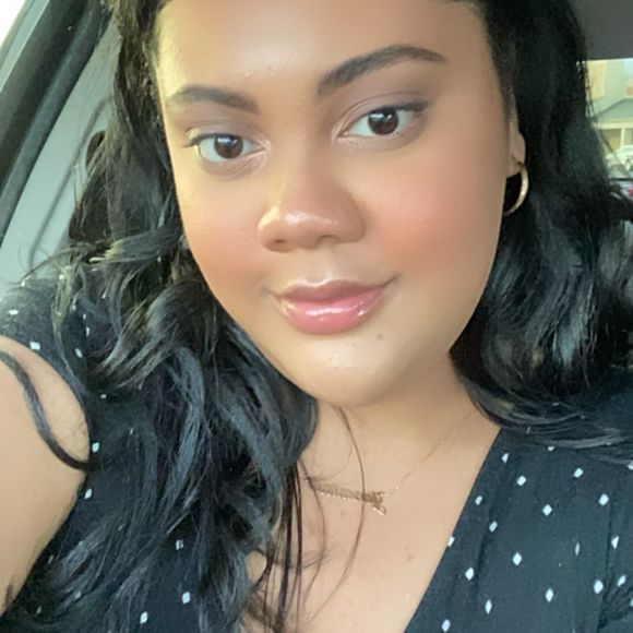 Profile Picture of Jasmine Philips (@jasmazing5000) on Poshmark