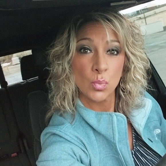 Jolea Vladyka - Poshmark Profile Picture of Jolea Vladyka (@jvladyka43) on Poshmark