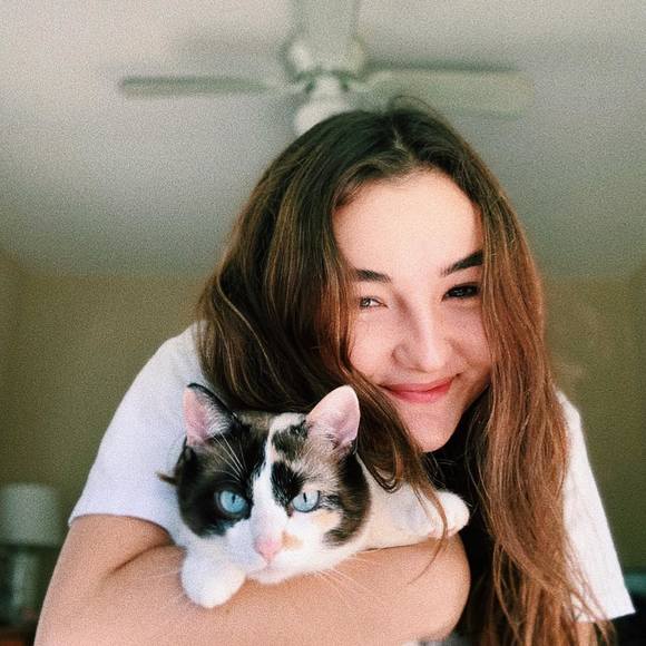Profile Picture of Lilly Graafmeyer (@greenpixiedust2) on Poshmark