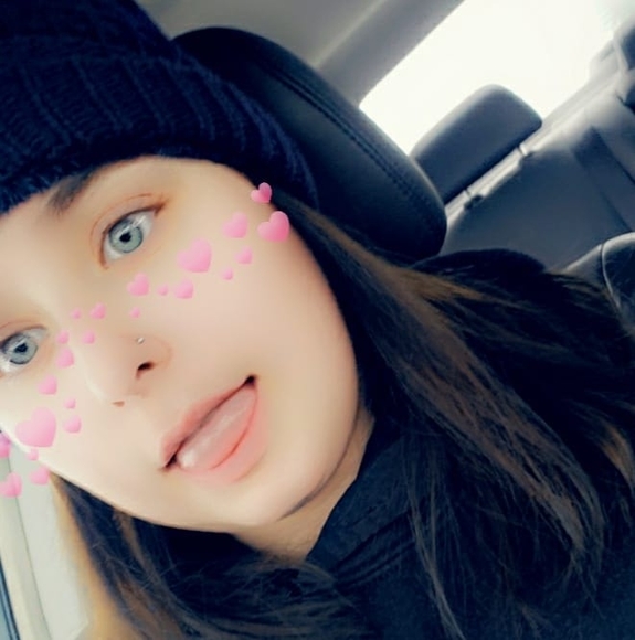 Profile Picture of Destiny Burgy (@destinyburgy) on Poshmark