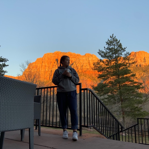 Profile Picture of Kennedy Newman (@kennedyruth) on Poshmark