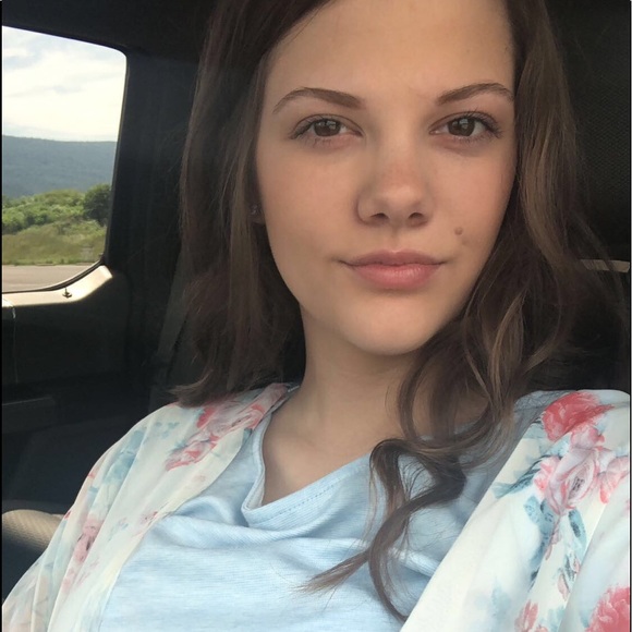 Profile Picture of Amber Parsons (@amberpars20) on Poshmark