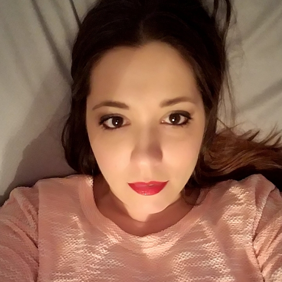 Profile Picture of Amanda Salvinski (@asalvinski) on Poshmark