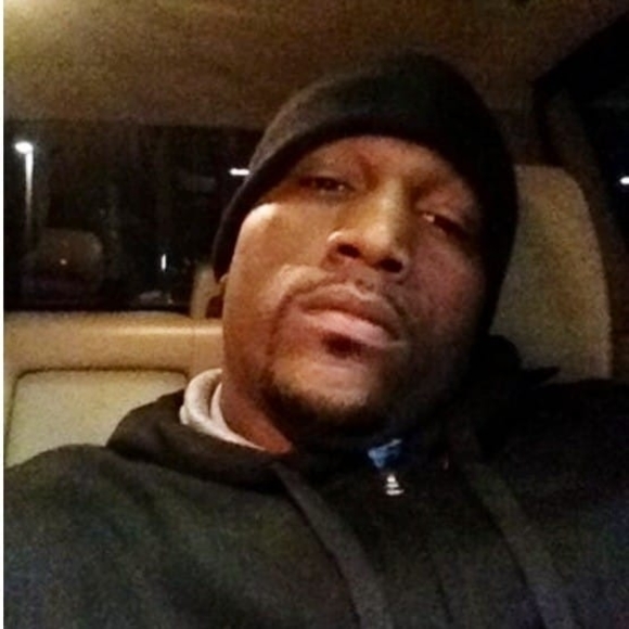 Profile Picture of Kevin Knight (@kevinknight702) on Poshmark