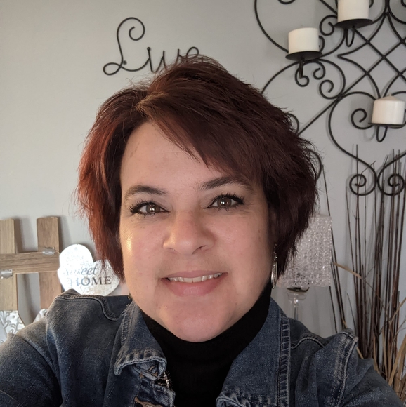 Profile Picture of Susan Fellenstein (@benutkin) on Poshmark