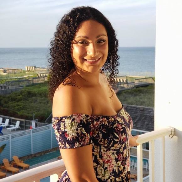 Profile Picture of Danielle Panitz (@danielle0994) on Poshmark