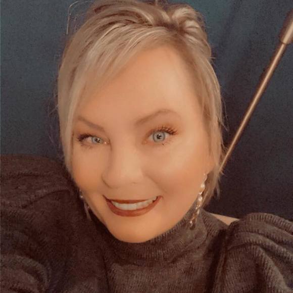 Profile Picture of Jennifer Hernke (@jenniferhernke) on Poshmark