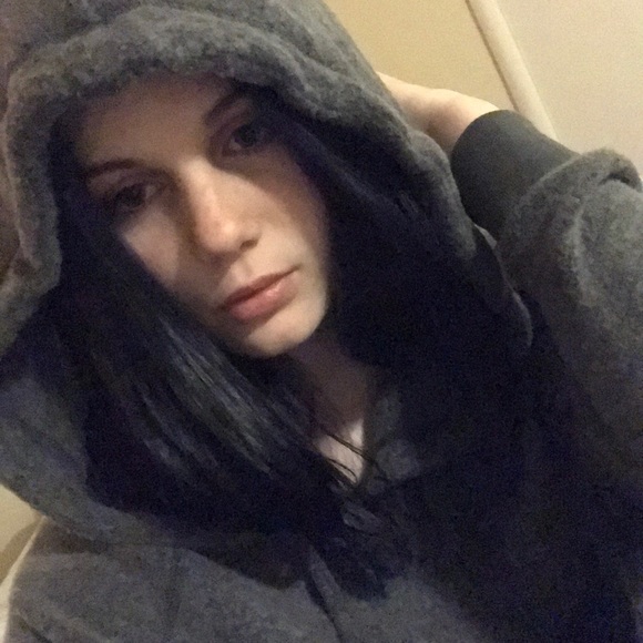 Profile Picture of Siena Suddith (@sskellington33) on Poshmark