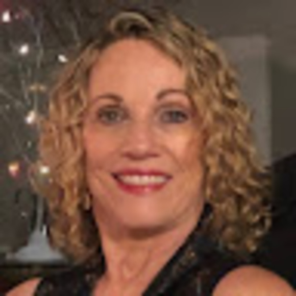 Profile Picture of Colette Kersten (@colette154) on Poshmark