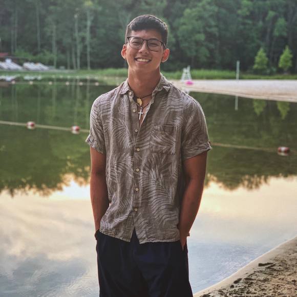 Profile Picture of Andrew Li (@andrewli21) on Poshmark