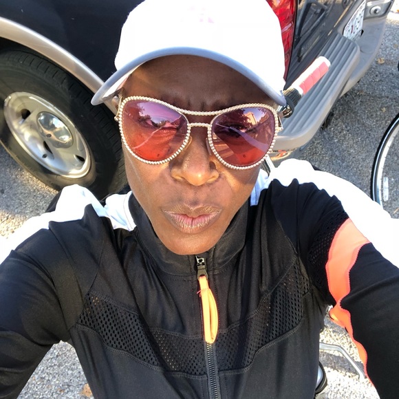 Profile Picture of Robin Blackwell (@thighhighs) on Poshmark