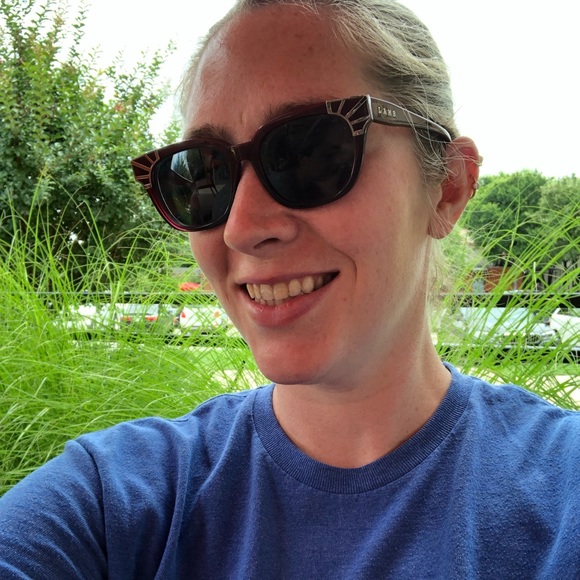 Profile Picture of Kathleen Denooyer (@kldenooyer) on Poshmark