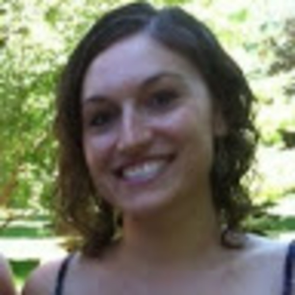 Profile Picture of Danielle Degain (@danielledegain) on Poshmark