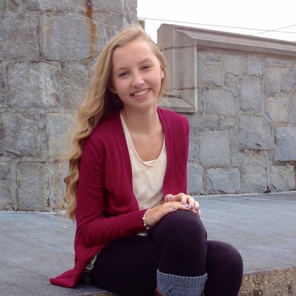 Profile Picture of Cassidy Sigrist (@cassidy_sigrist) on Poshmark