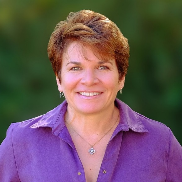 Profile Picture of Janis Fensterer (@jfensterer) on Poshmark