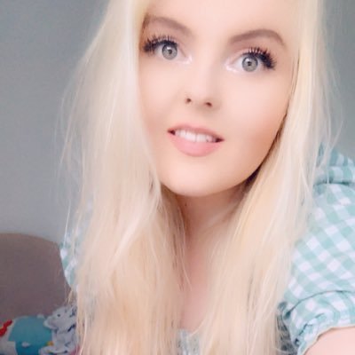 Profile Picture of Holly Jade (@BlogofVegan) on Twitter