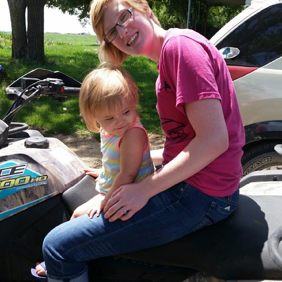 Profile Picture of Dana Enderson (@denderson) on Poshmark