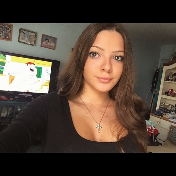 Profile Picture of Gianna Cirrone (@giannacirrone) on Poshmark
