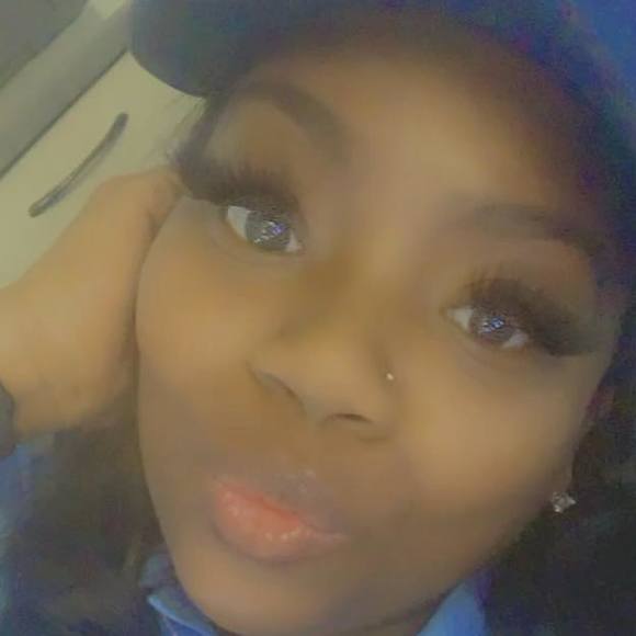Profile Picture of Beyanka Beyanka (@beyankabeyanka) on Poshmark