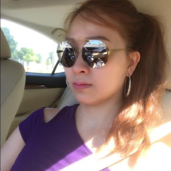Profile Picture of Ellen Nguyen (@minishop02) on Poshmark