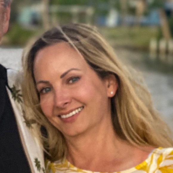 Profile Picture of Sandra Scheller (@sandaru10) on Poshmark