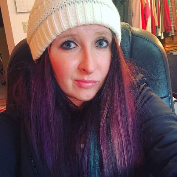 Profile Picture of Heather Jewell (@hajewell) on Poshmark