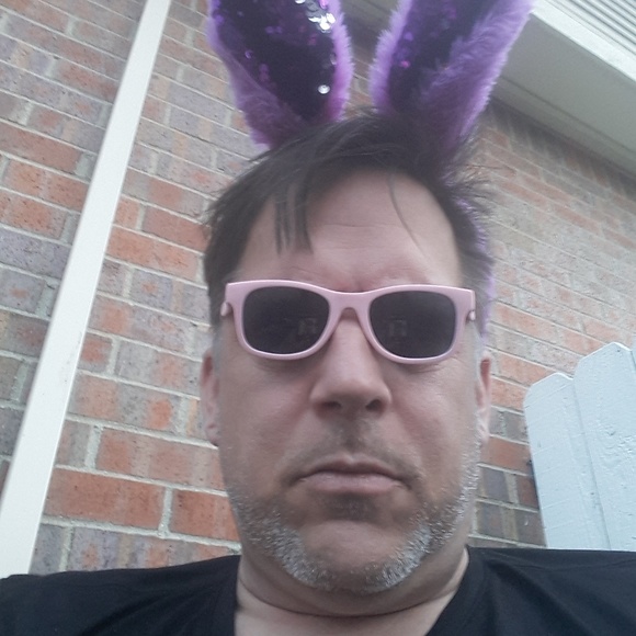 Profile Picture of Guenter Albrecht (@guenterk3) on Poshmark