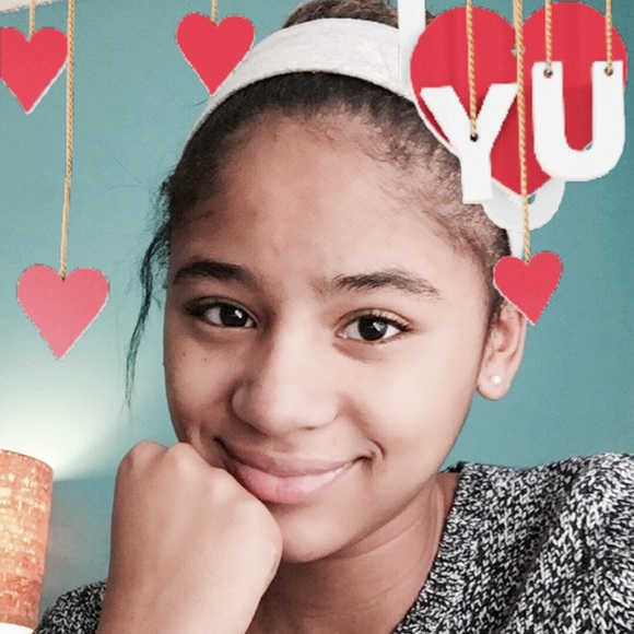 Profile Picture of Nuritza Mojica (@nuritzam) on Poshmark