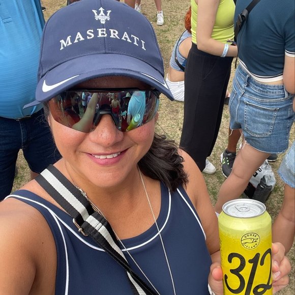 Profile Picture of Melissa Haefner (@melissahaefner) on Poshmark