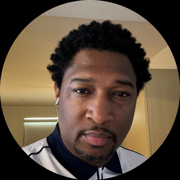 Profile Picture of Erik Golden (@erikgolden35) on Poshmark