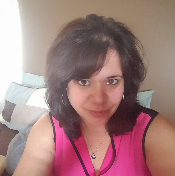 Profile Picture of Amy Everts (@amyeverts) on Poshmark