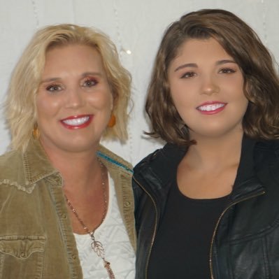 Profile Picture of Amy & Cassidy  🙏 🇺🇸 🎤 (@ACSilverlining) on Twitter