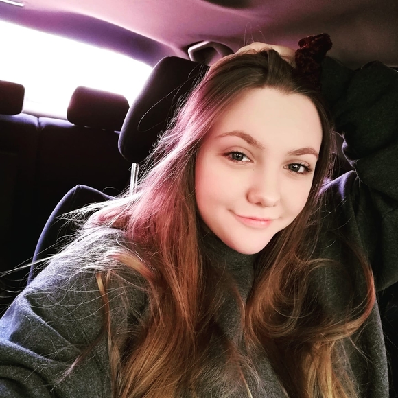 Profile Picture of Christina Stefanowicz (@christastefano) on Poshmark