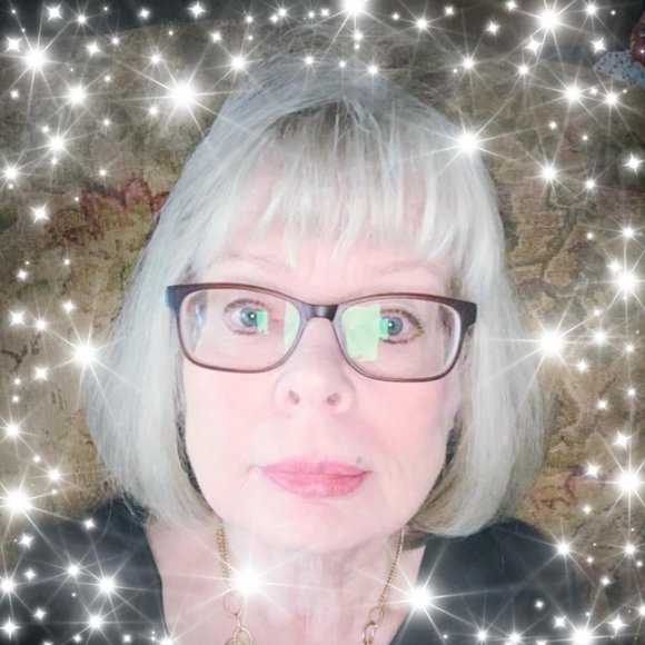 Profile Picture of Paula Vines (@pcvines) on Poshmark