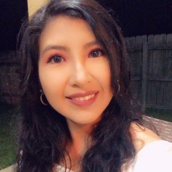 Profile Picture of Karen Aranibar (@karenaranibar) on Poshmark