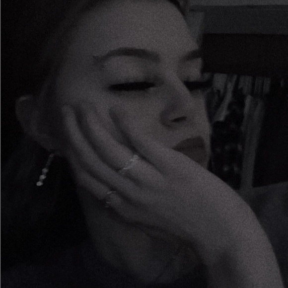 Profile Picture of Havanna H (@havannalynnhill) on Poshmark