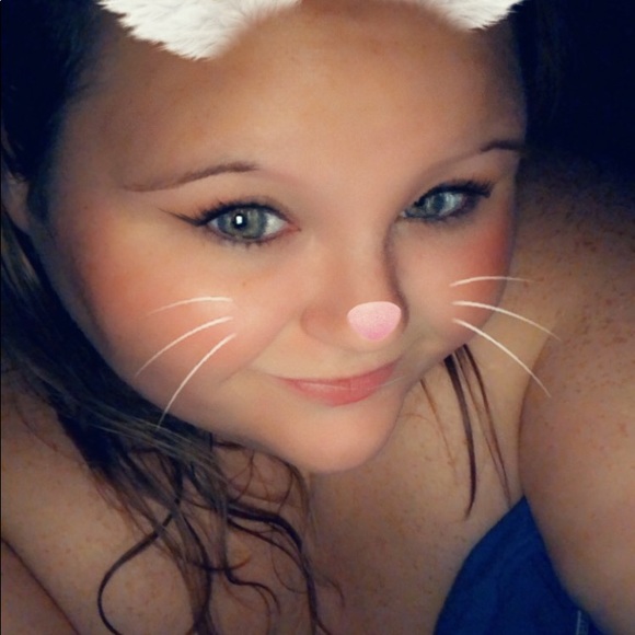 Profile Picture of Jazmine Honzell (@mommyoftwo4131) on Poshmark